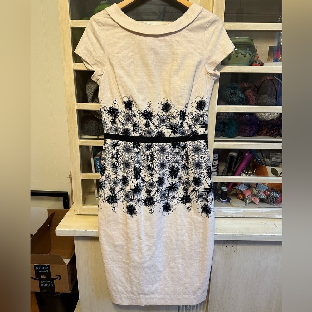 Pretty Pencil Dress, De Collection, Size M